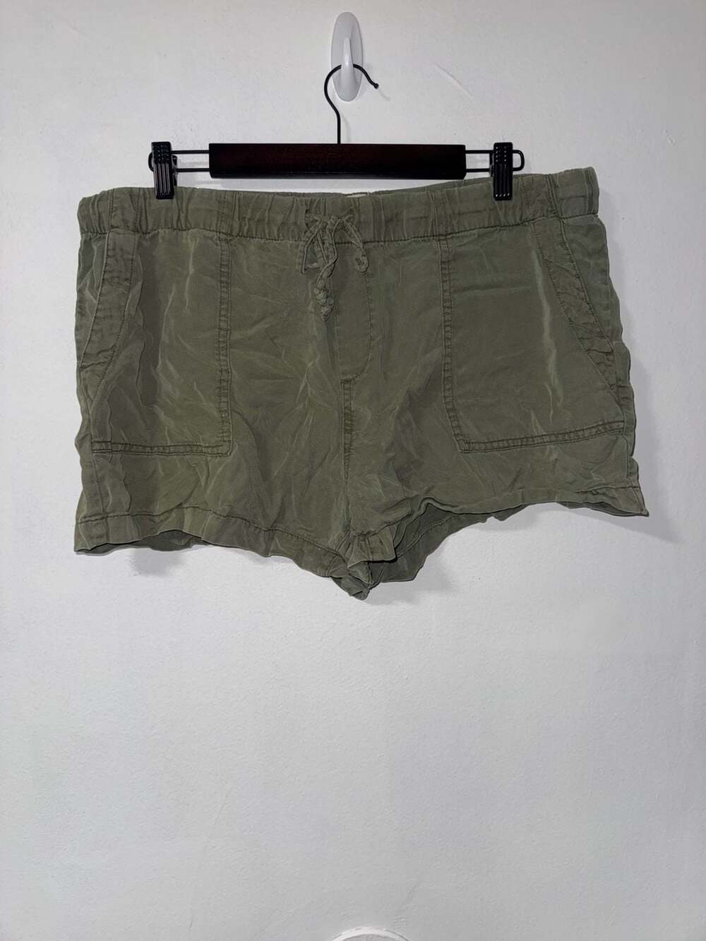 Gap Shorts Size Large Olive Green Drawstring Pull On